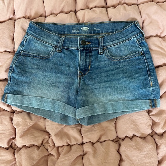 Old Navy Medium Wash Denim Cuffed Shorts Women’s Size 0 - Picture 2 of 4